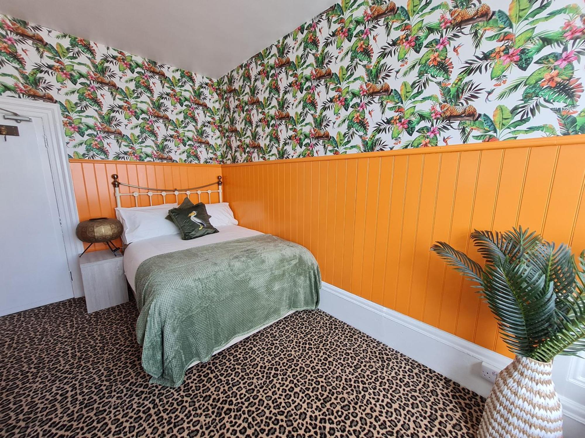 Lemur Lodge - Boutique Apartments - Short Stroll To The Beach Bournemouth Exterior photo